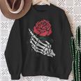 Rote Rose Weißes Skelett Hand Hält Eine Rote Rose Sweatshirt Geschenke für alte Frauen