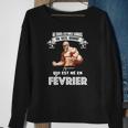 Un Vieil Homme Qui Est Ne En Fevrier T-Shirt Sweater e Cadeaux pour les femmes âgées