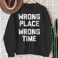 Wrong Place Wrong Time Con Texto En Inglés Wrong Time Camisa de entrenamiento Regalos para ancianas