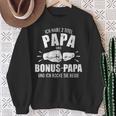 Zwei Titel Papa Und Bonus Papa Und Rocke Sie Beide Fäuste Kapuzenjacke Sweatshirt Geschenke für alte Frauen