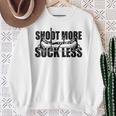 Damen Shoot More Suck Less Lustige Jagdliebhaber Hunter Papa Ehemann Mit-Ausschnitt Sweatshirt Geschenke für alte Frauen