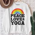 Peace Love & Yoga Regenbogen Hippie Retro Yoga Sweatshirt Geschenke für alte Frauen