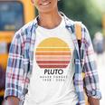 Vintage Never Forget Pluto Retro Astronomy Space Kinder Tshirt