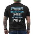 Baby Childersuche Zu Benehmen Komme Nach Fater Papa Boy T-Shirt mit Rückendruck