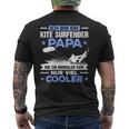 Damen Bin Ein Kite Surfender Papa Wie Ein Normaler Papi Nur Cooler Mit-Ausschnitt T-Shirt mit Rückendruck