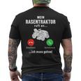 Mein Rasentraktor Ruft An Ich Muss Gehen Gardening T-Shirt mit Rückendruck