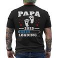 Papa 2025 Lustigesatertagsgeschenk Schwangere T-Shirt mit Rückendruck