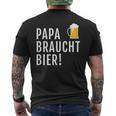 Papa Braucht Bier Männeratertag Grillen T-Shirt mit Rückendruck