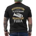 Underschätze Niemal Eine Alten Mann Mit Einer Tuba T-Shirt mit Rückendruck