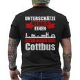 Unterschätze Niemals Ein Alten Mann Aus Cottbus T-Shirt mit Rückendruck