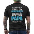 Wer Braucht Schon Ein Superhero Wenn Man Den Besten Papa Der T-Shirt mit Rückendruck