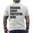 Herren Ehemann Papa Protector Hero Besterateratertag T-Shirt mit Rückendruck