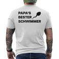 Papa's Bester Schwimmer X Lecker Bierchen Party Outfit T-Shirt mit Rückendruck