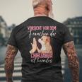 Beware Of The Frauchen Chihuahua T-Shirt mit Rückendruck Geschenke für alte Männer