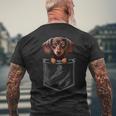 Dackel Hund In Brusttasche Niedlich Lustig T-Shirt mit Rückendruck Geschenke für alte Männer