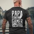 Papa Am Tag Gamer In Der Nacht Geschenk Dadatertag T-Shirt mit Rückendruck Geschenke für alte Männer