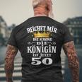 Reichet Mir Die Krone Die Queenist Jetzt 50Th Birthday T-Shirt mit Rückendruck Geschenke für alte Männer