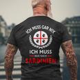 Sardegna Ich Muss Gar Nix Nur Nach Sardinien Saying T-Shirt mit Rückendruck Geschenke für alte Männer