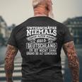 Unterschätze Niemals Einen Alten Mann Aus Deutschland T-Shirt mit Rückendruck Geschenke für alte Männer