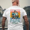 Hinsetzen Papa Grillt Bbq Spruch T-Shirt mit Rückendruck Geschenke für alte Männer