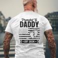 Vatertag Erstes Mal Papa 2024 Promoted To Daddy Est 2024 Raglan T-Shirt mit Rückendruck Geschenke für alte Männer