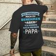 Baby Childersuche Zu Benehmen Komme Nach Fater Papa Boy T-Shirt mit Rückendruck Geschenke für Ihn