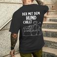 Der Mit Dem Hund Chillt Dog Owners Dog T-Shirt mit Rückendruck Geschenke für Ihn