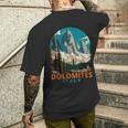 Dolomites Travel Exploration Souvenir Dolomites Italy T-Shirt mit Rückendruck Geschenke für Ihn