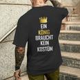 Ein König Braucht Keine Costume Carnival T-Shirt mit Rückendruck Geschenke für Ihn