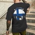 Elch & Waldmotiv Kurzärmliges Herren-T-Kurzärmliges Herren-T-Shirt im Finland-Flaggen Design Geschenke für Ihn