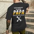 Geschmeidig Bleiben Papa Macht Das Schon T-Shirt mit Rückendruck Geschenke für Ihn