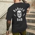 Herren Badass Dad Coolatertag Papa Schädel T-Shirt mit Rückendruck Geschenke für Ihn