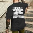 Papa Und Sohn Das Perfekte Chaos Teamatertag T-Shirt mit Rückendruck Geschenke für Ihn