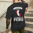 Stimme Sagt Mir Dass Ich Nach Peru Peru Gehen Muss T-Shirt mit Rückendruck Geschenke für Ihn