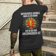 Underschatz Niemals Einen Alte Mann Der In Der Ddr S T-Shirt mit Rückendruck Geschenke für Ihn