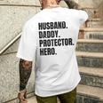 Herren Ehemann Papa Protector Hero Besterateratertag T-Shirt mit Rückendruck Geschenke für Ihn