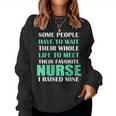 Damen Nurse I Raised Mine Mama Papa Eltern- Mit-Ausschnitt Sweatshirt Frauen