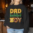 Damen Papa Und Mama Geburtstag Junge Löwe Familie Passende Männeratertag Mit-Ausschnitt Sweatshirt Frauen Lustige Geschenke