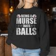 Being A Nurse Takes Balls Retrointage Männer Papa Männliche Krankenschwester Sweatshirt Frauen Lustige Geschenke