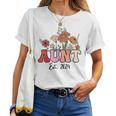 Flowers Groovy Retro Aunt Est 2024 New Aunt Pregnancy Women T-shirt