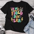 Groovy Retro In My Field Day Era Fun Day Field Trip School Women T-shirt Funny Gifts