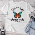 Trust The Process X Butterflyertraue Auf Prozess Backprint T-shirt Frauen Lustige Geschenke