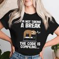 The Code Is Compiling Coder Sloth Coding Programmateur Amusant T-shirt femme Cadeaux pour elle