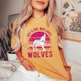 Youth Just A Girl Who Loves Wolves Vintage Retro Women's Oversized Comfort T-shirt Mustard