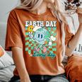 Earth Day Groovy Everyday Checkered Environment 54Th Anni Women's Oversized Comfort T-shirt Yam