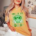 One Lucky Dad Groovy Smile Face St Patrick's Day Irish Dad Women's Oversized Comfort T-Shirt Mustard