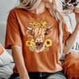 Cute Scottish Highland Cow Wearing Sunflower Bandana Heifer Women's Oversized Comfort T-Shirt Yam