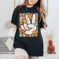 Hippie Peace Hand Sign Groovy Flower 60S 70S Retro Women's Oversized Comfort T-Shirt Black