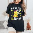 Just A Girl Who Loves Ducks Lovers Outfits Kawaii Animals Women's Oversized Comfort T-Shirt Black