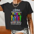 Autism Doesnt Come With A Manual It Comes With A Mom Who Never Gives Up Women Cropped T-shirt